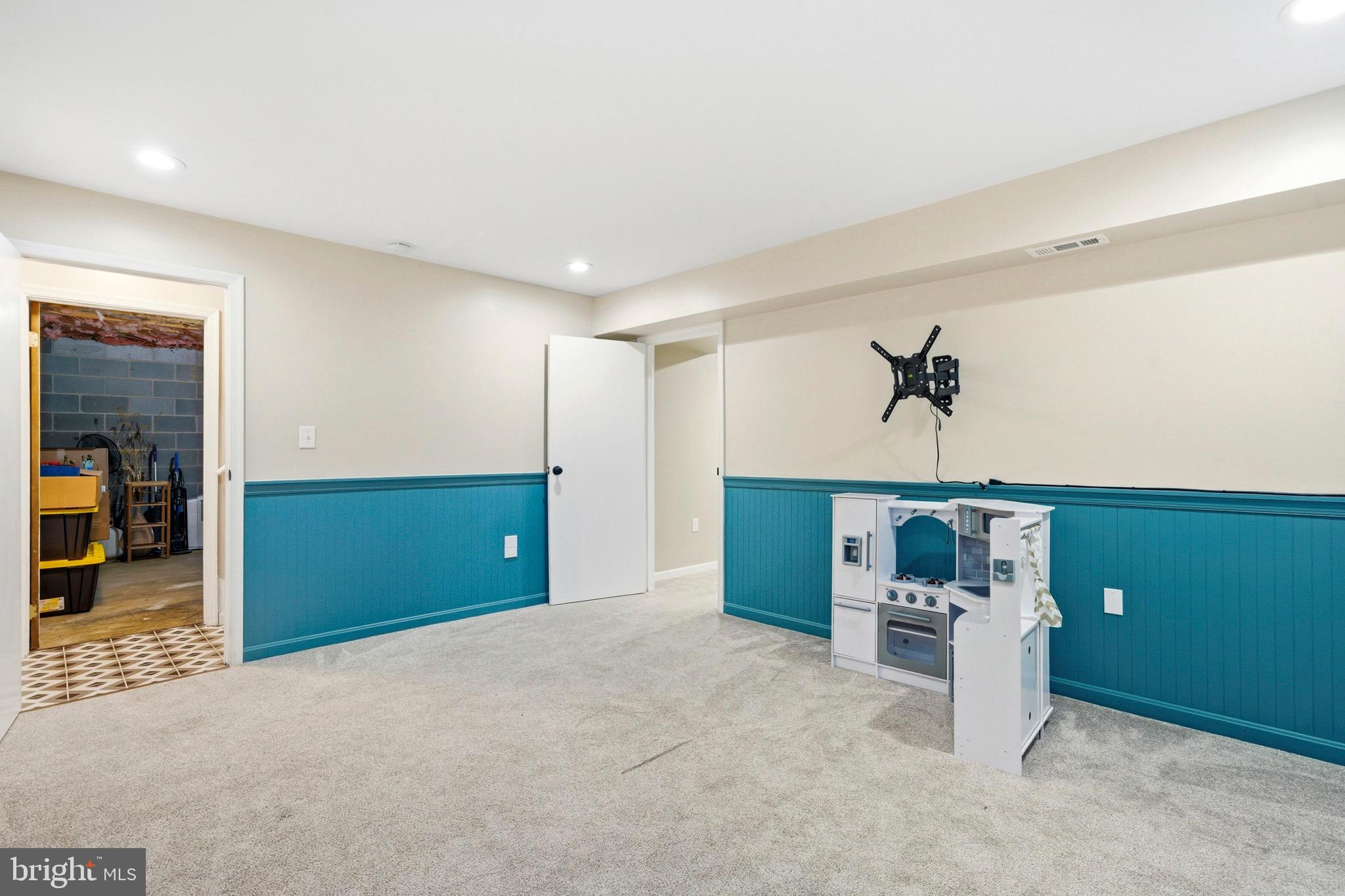 TRACYS LANDING - Residential