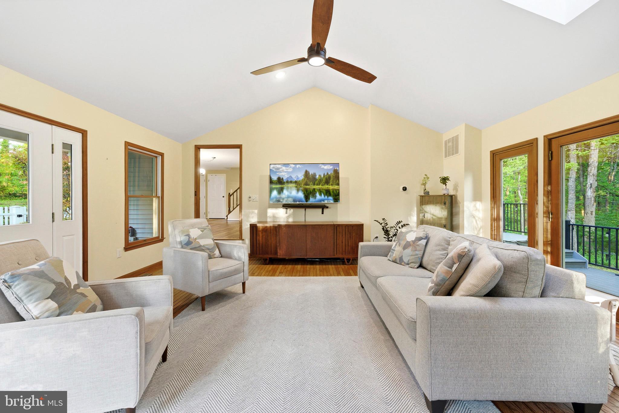 TRACYS LANDING - Residential