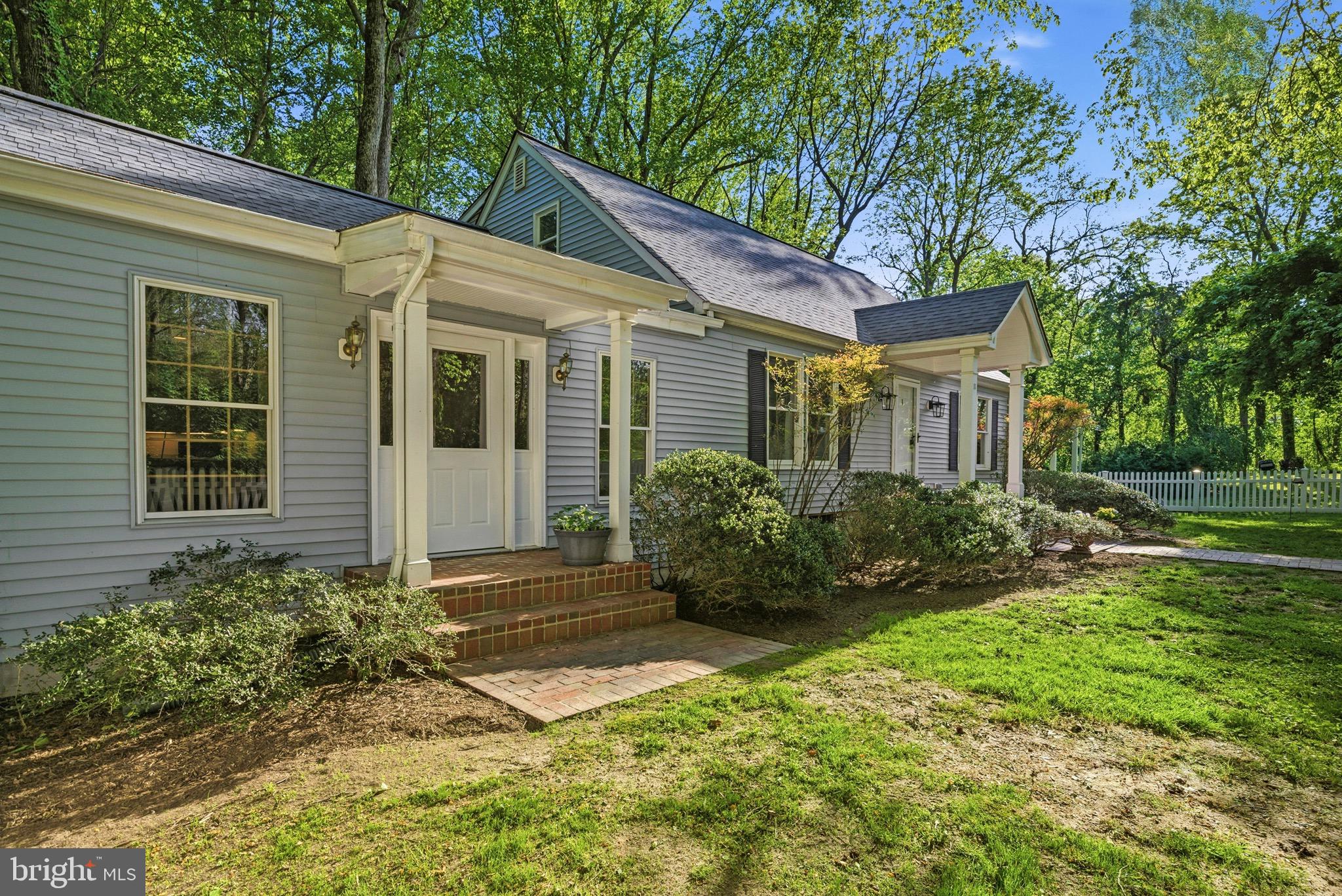 TRACYS LANDING - Residential