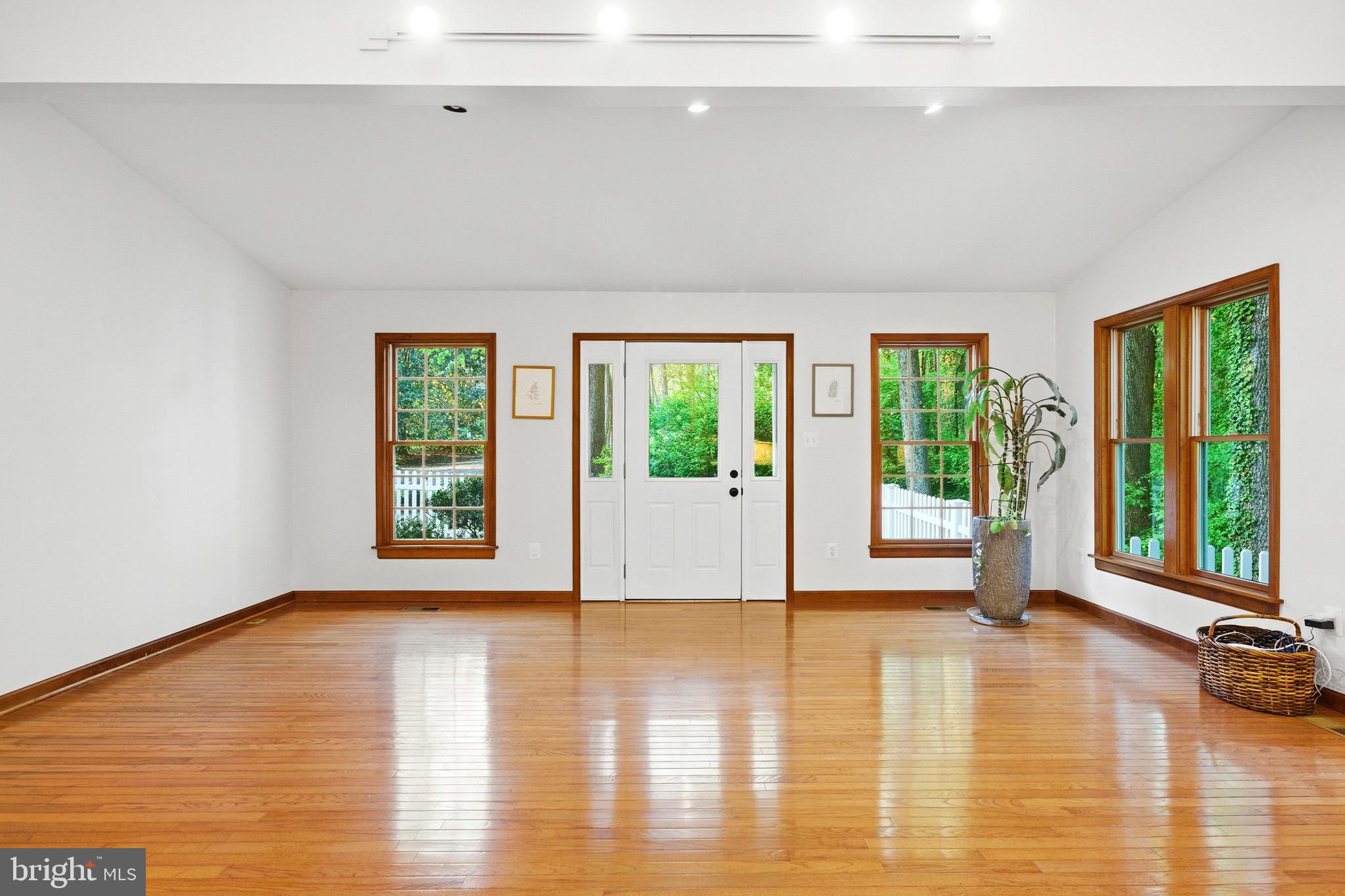 TRACYS LANDING - Residential