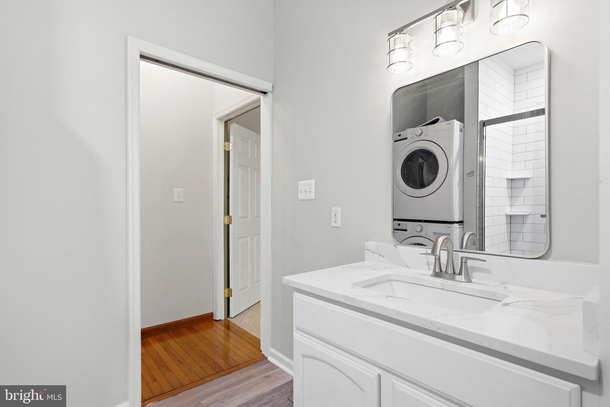 TRACYS LANDING - Residential