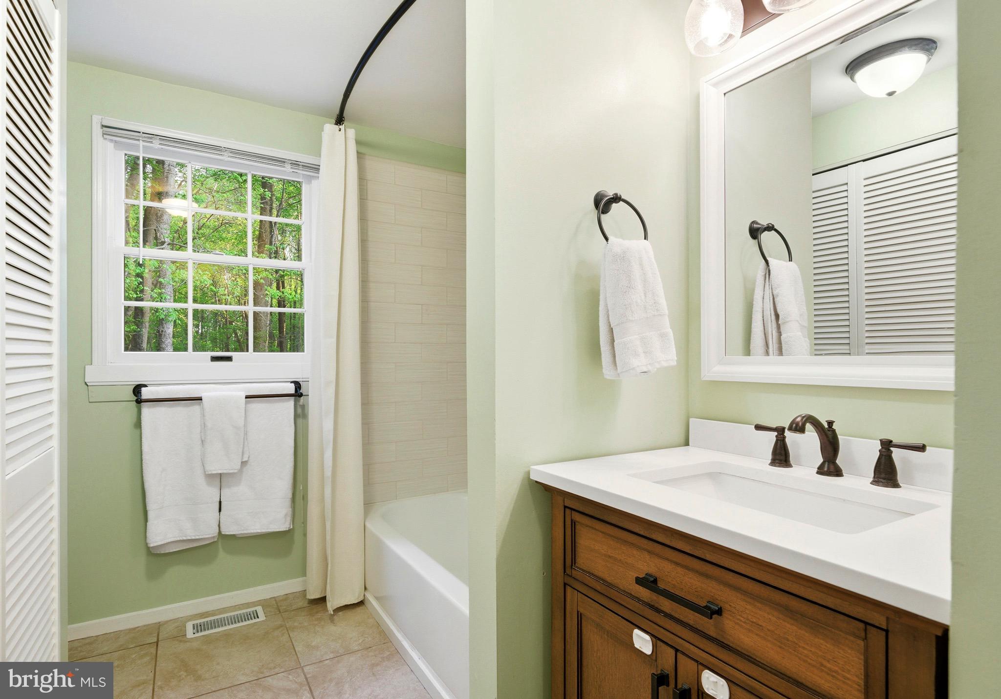 TRACYS LANDING - Residential