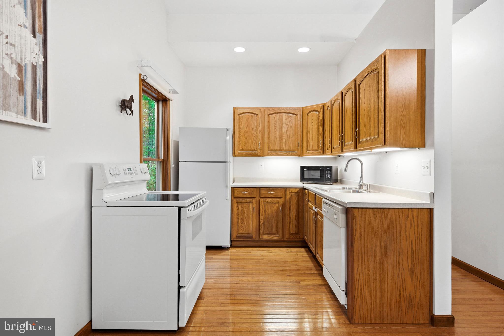 TRACYS LANDING - Residential