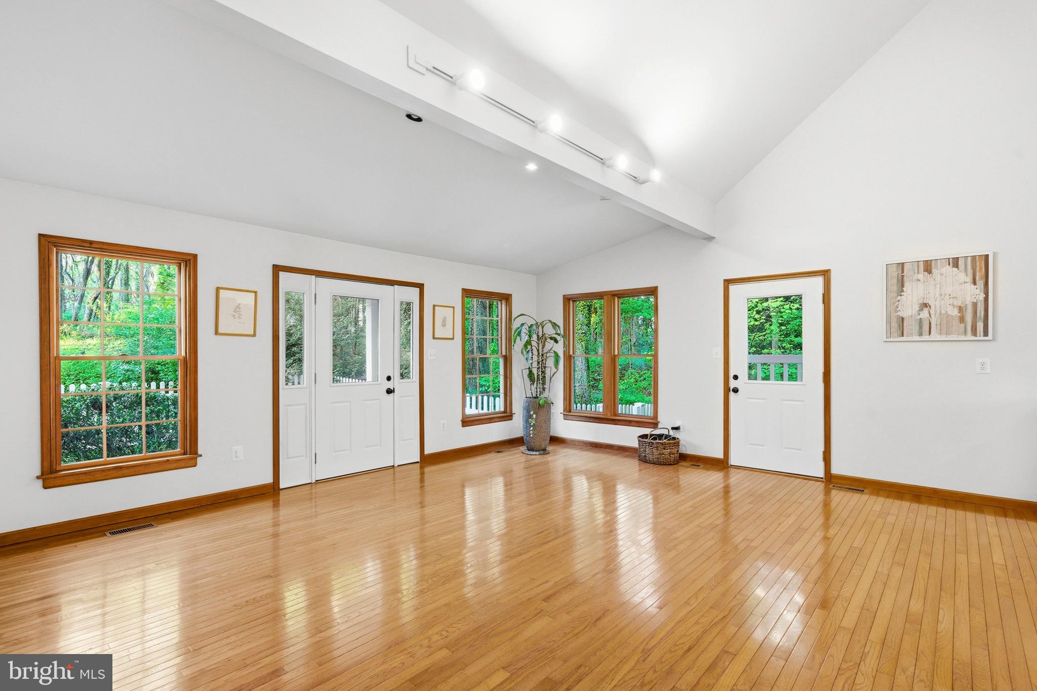 TRACYS LANDING - Residential