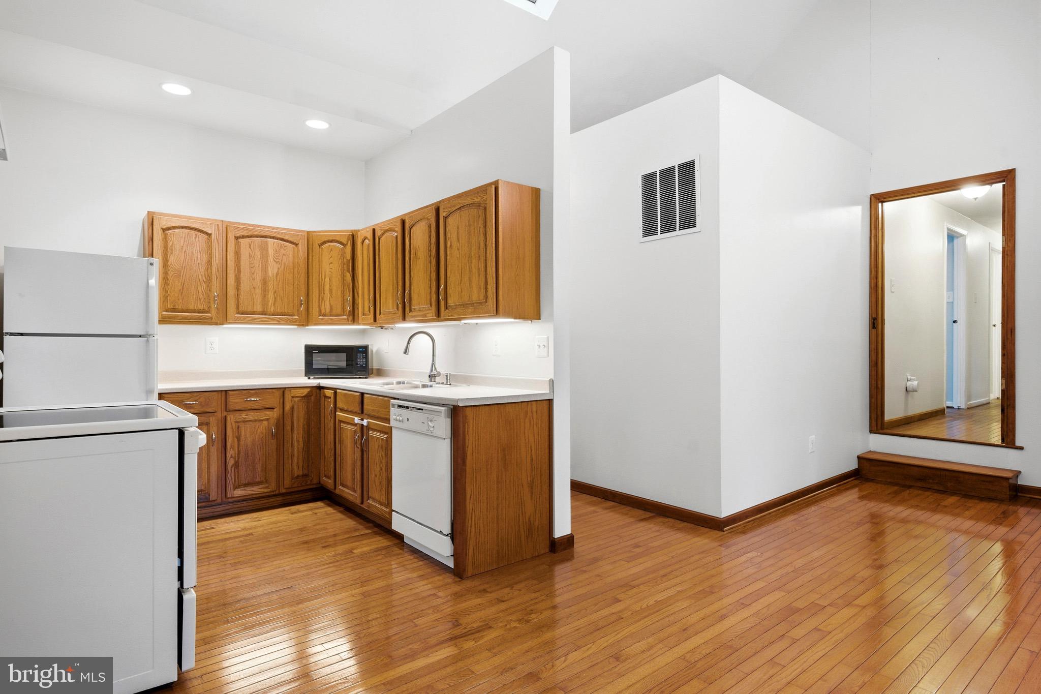 TRACYS LANDING - Residential