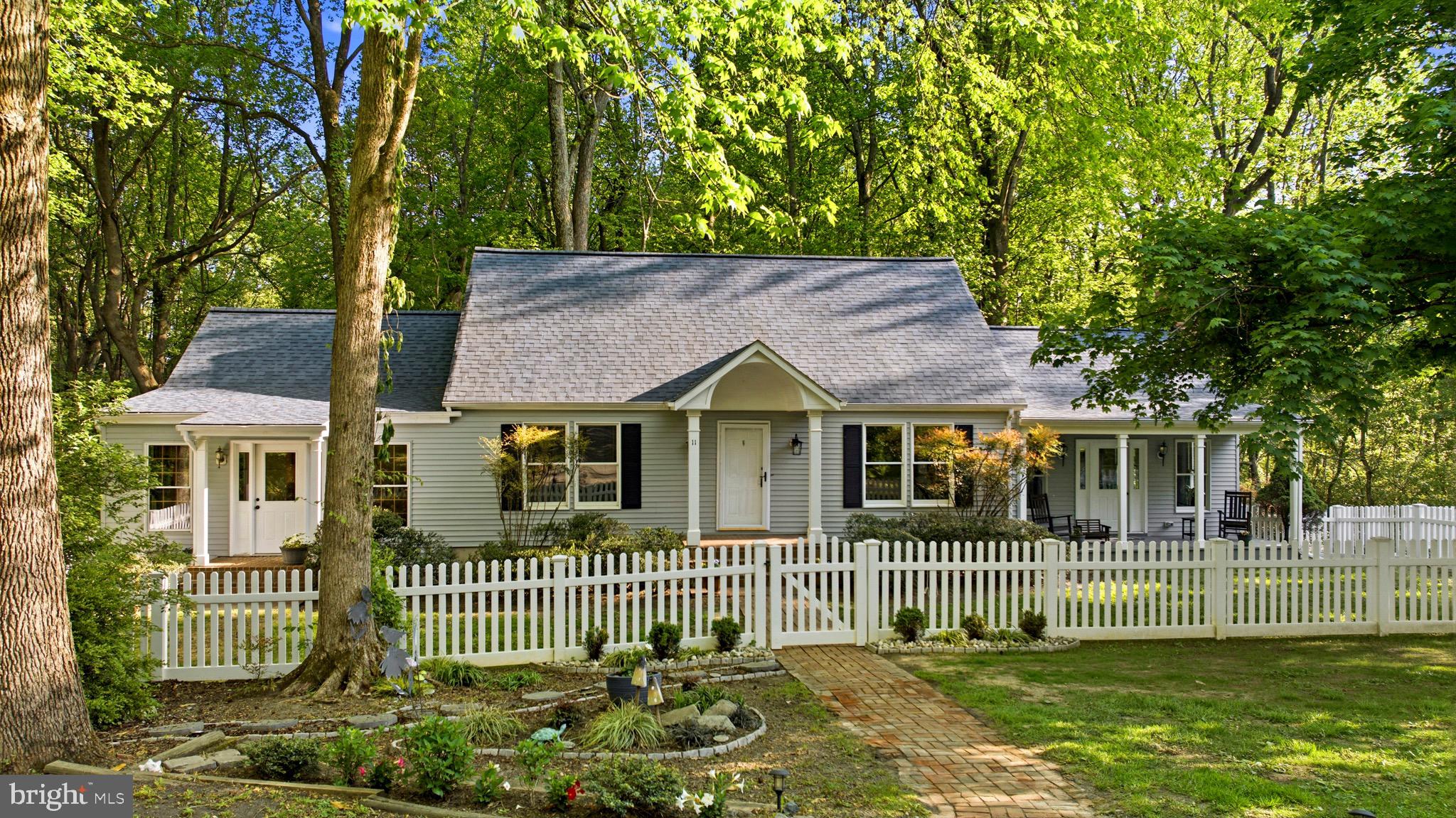 TRACYS LANDING - Residential