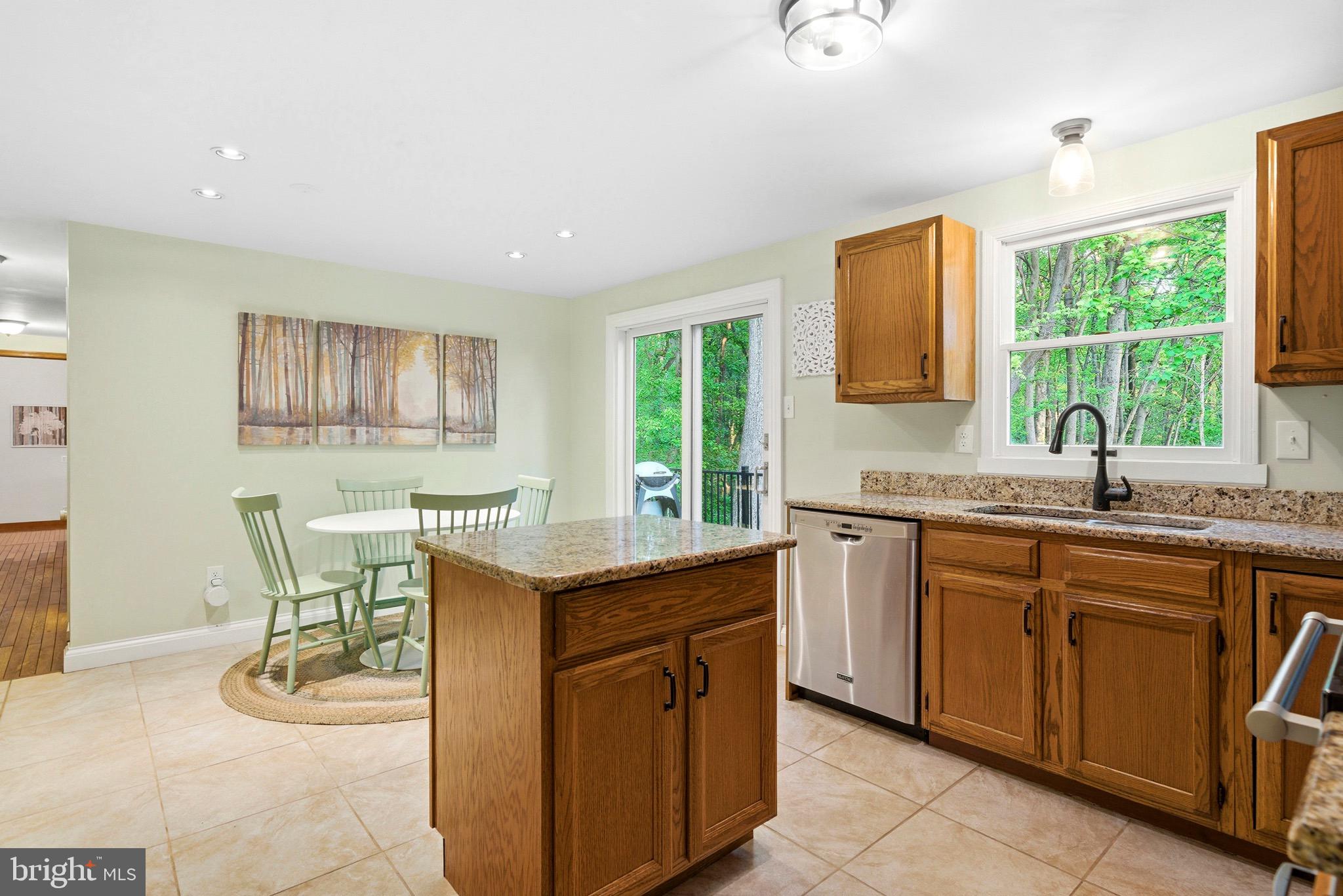 TRACYS LANDING - Residential