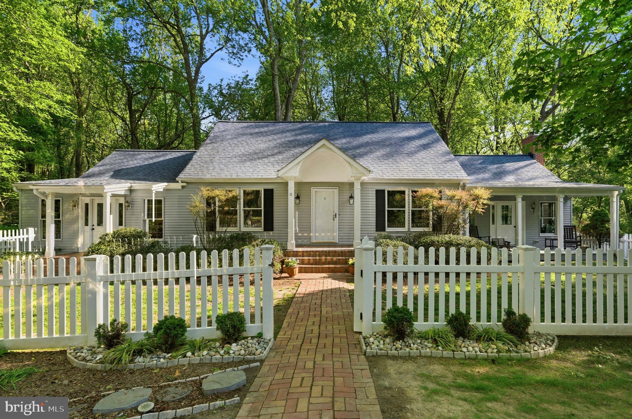 TRACYS LANDING - Residential