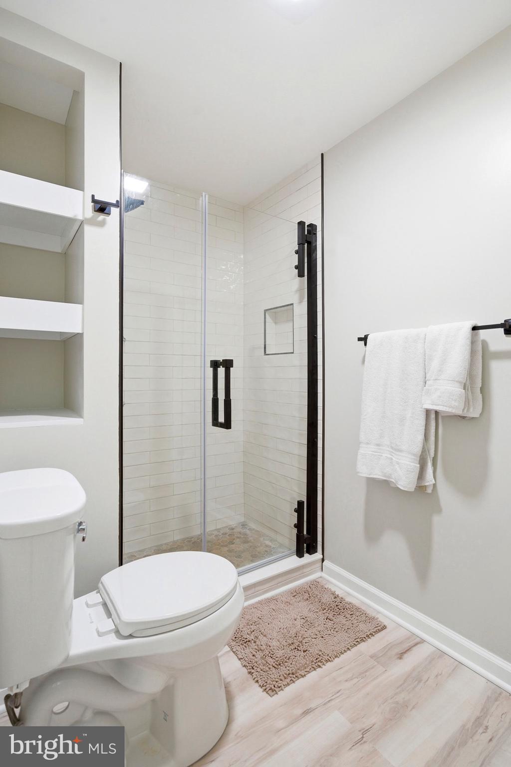 TRACYS LANDING - Residential