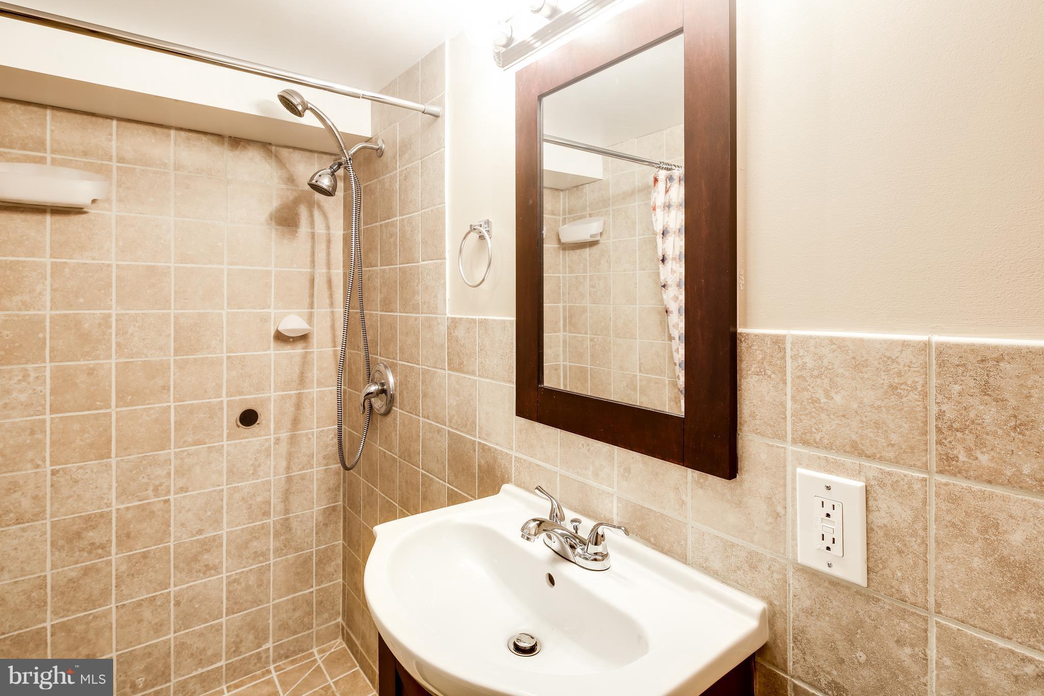 COLONIAL GARDENS - Residential