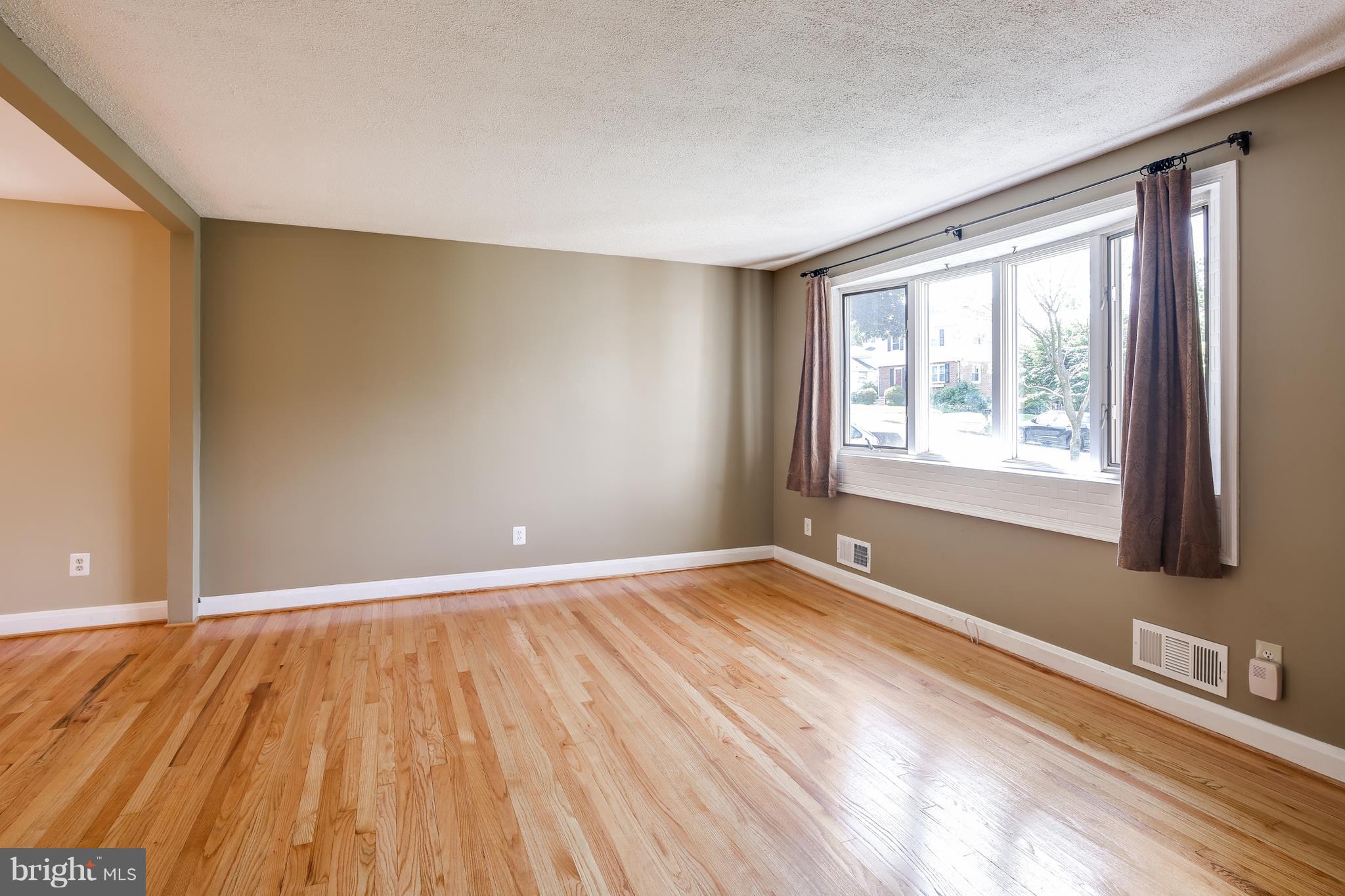 COLONIAL GARDENS - Residential