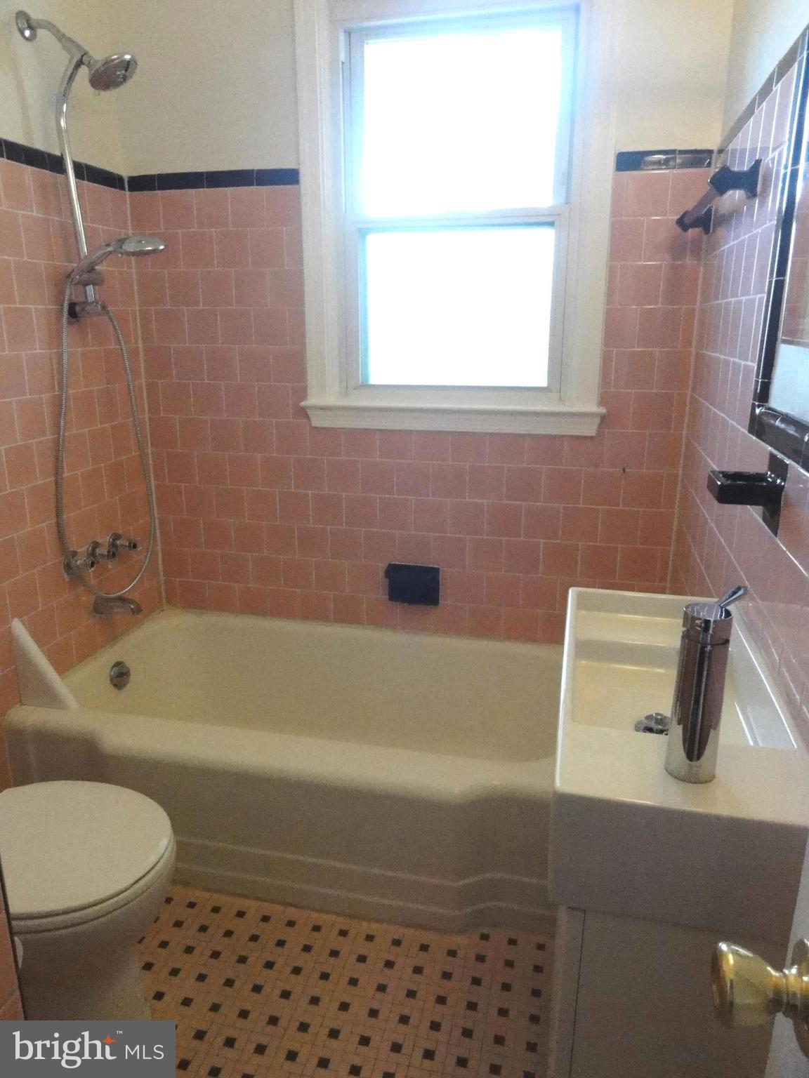 COLONIAL GARDENS - Residential