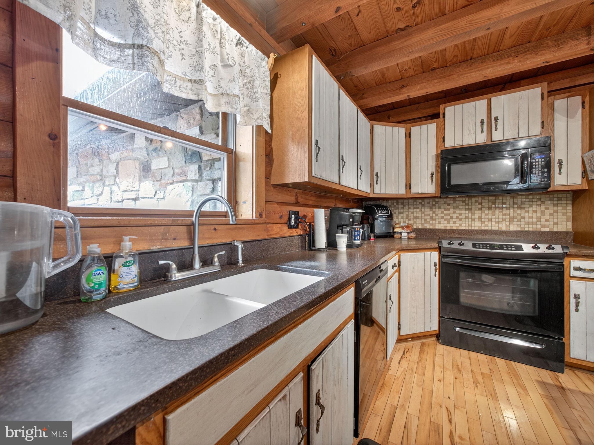 MOUNTAINEER VILLAG - Residential