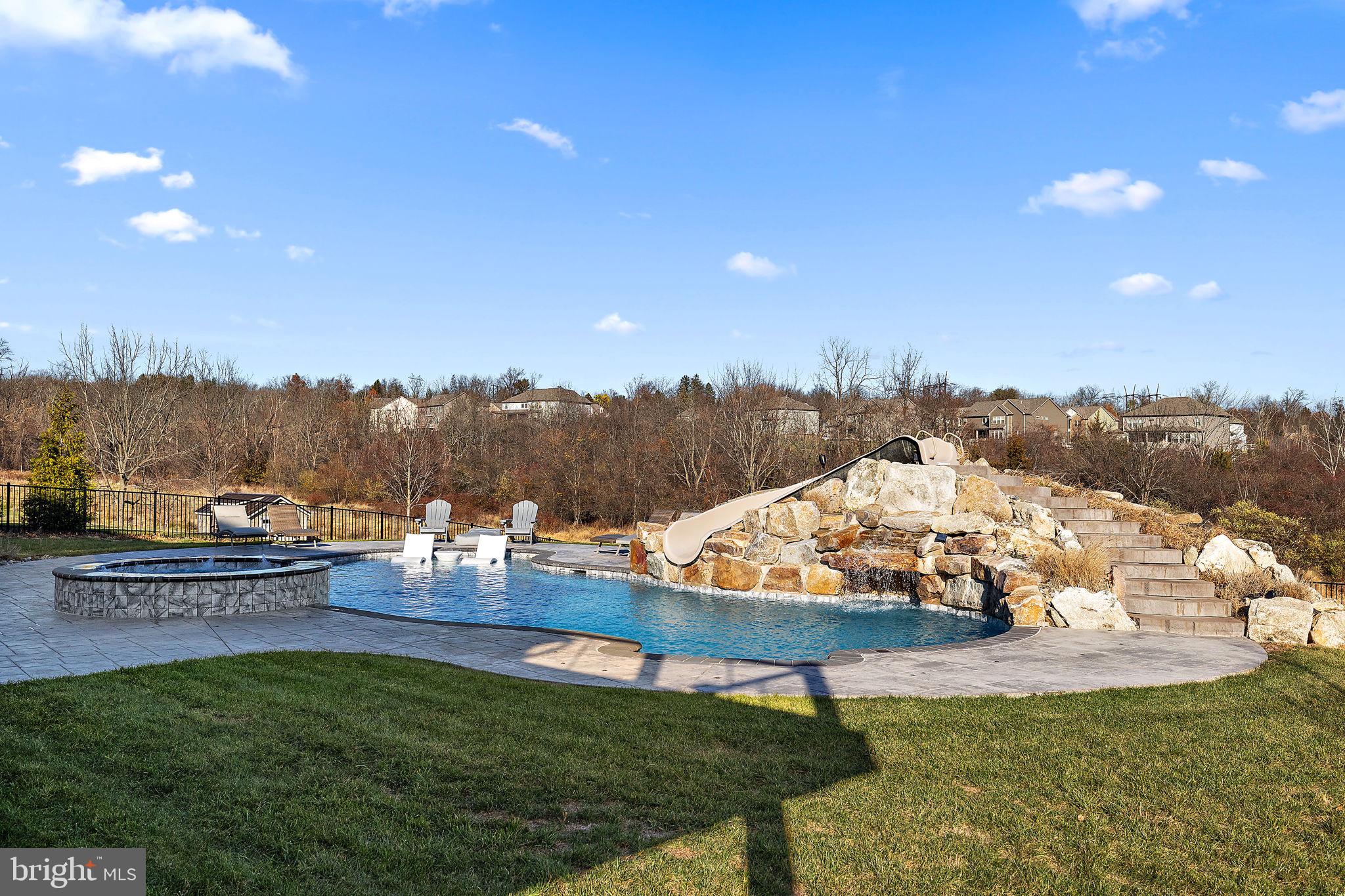 WHITEHALL - Residential