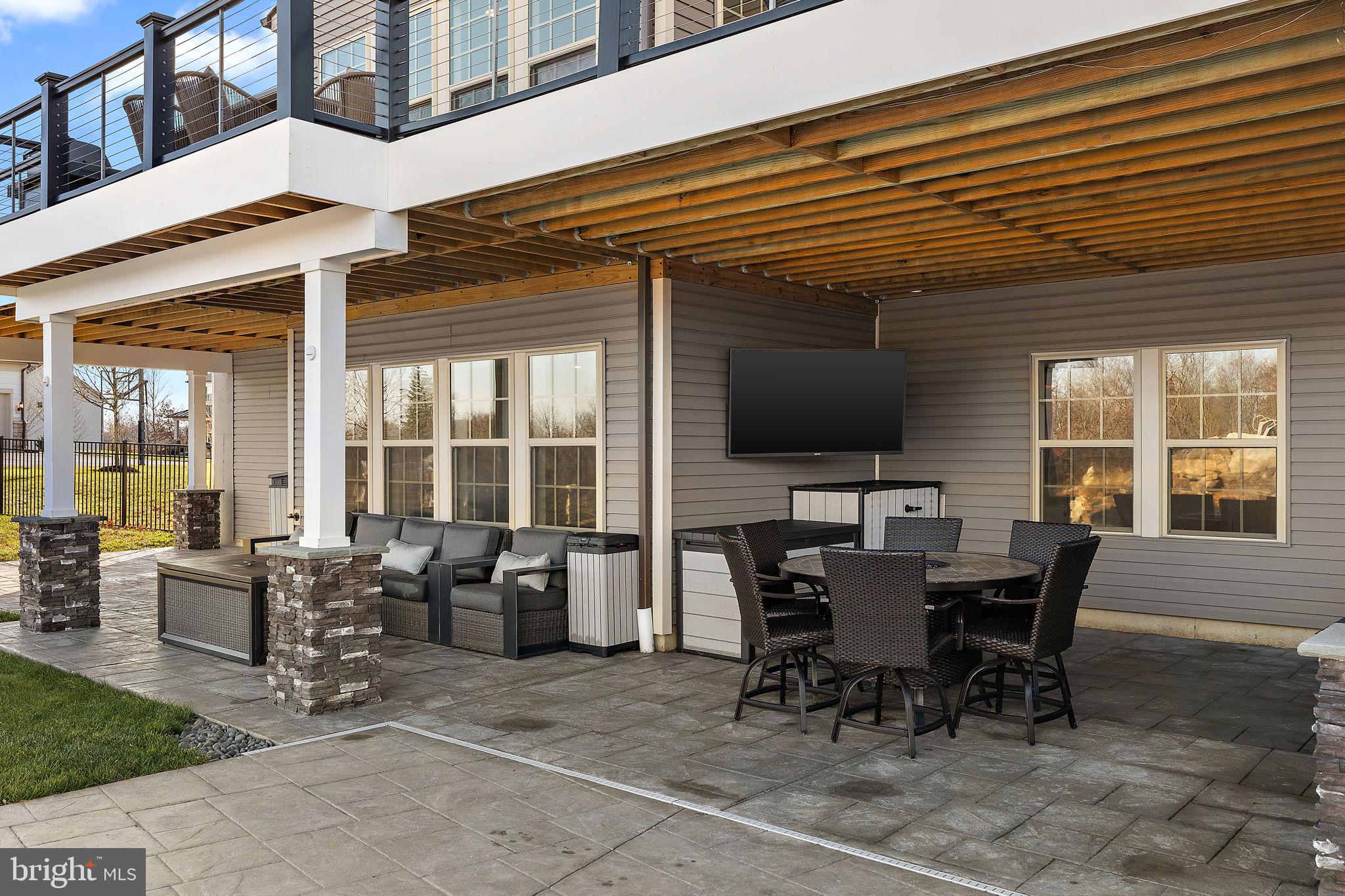 WHITEHALL - Residential