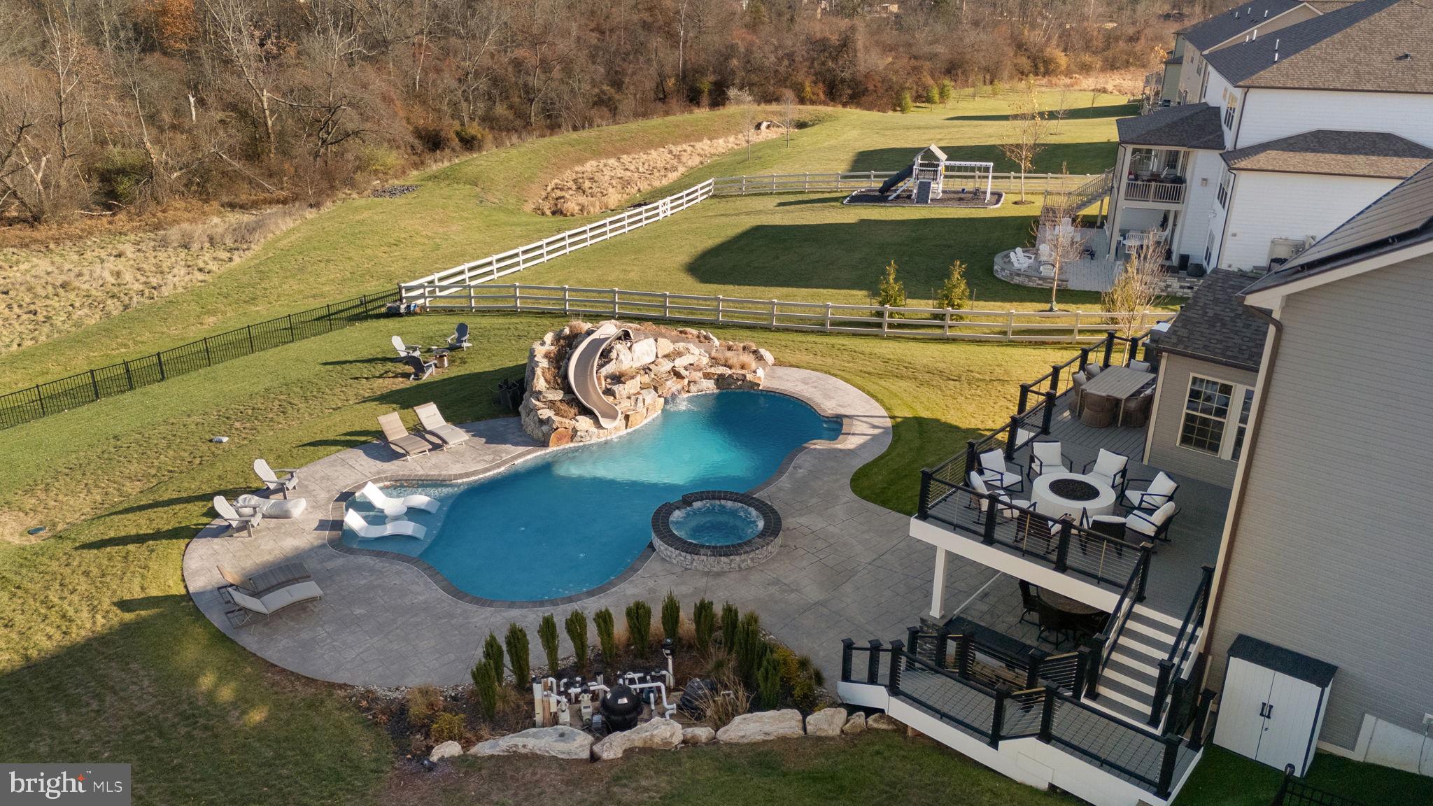 WHITEHALL - Residential