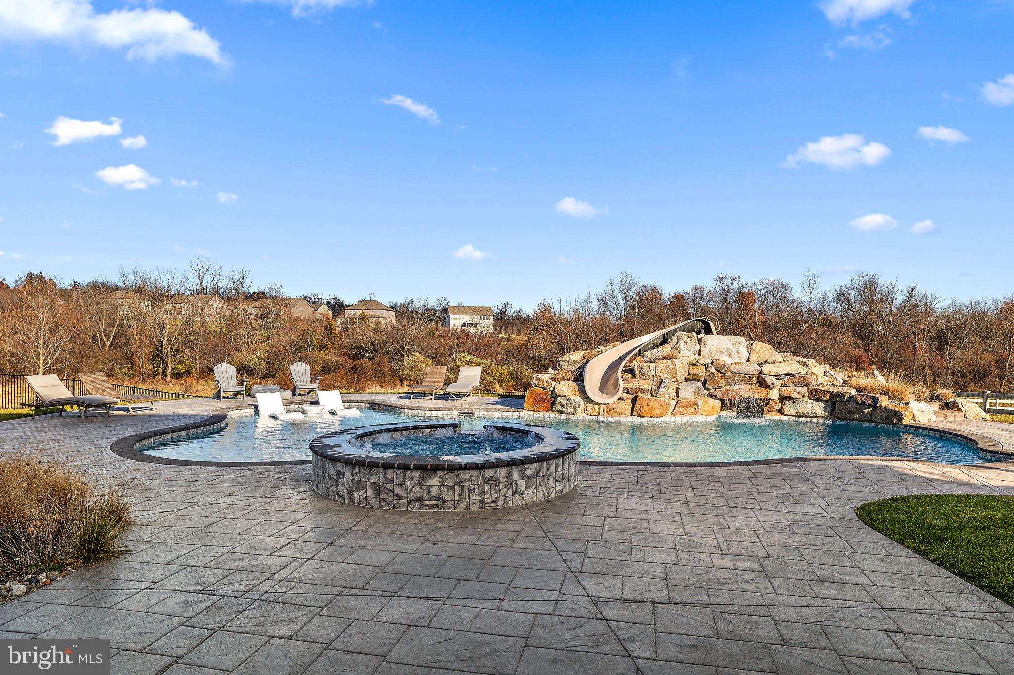 WHITEHALL - Residential