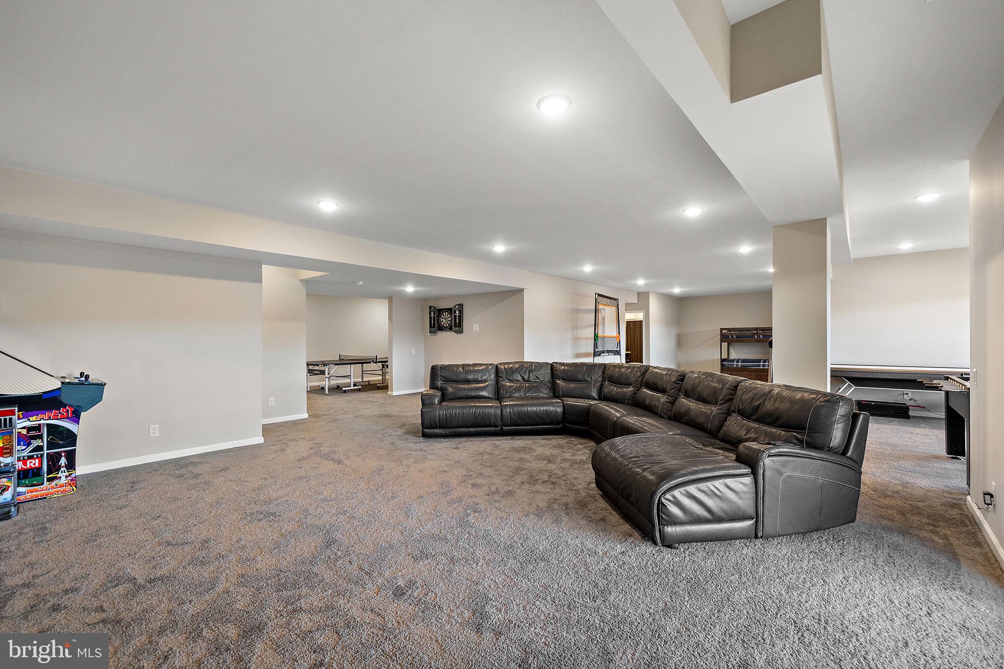 WHITEHALL - Residential