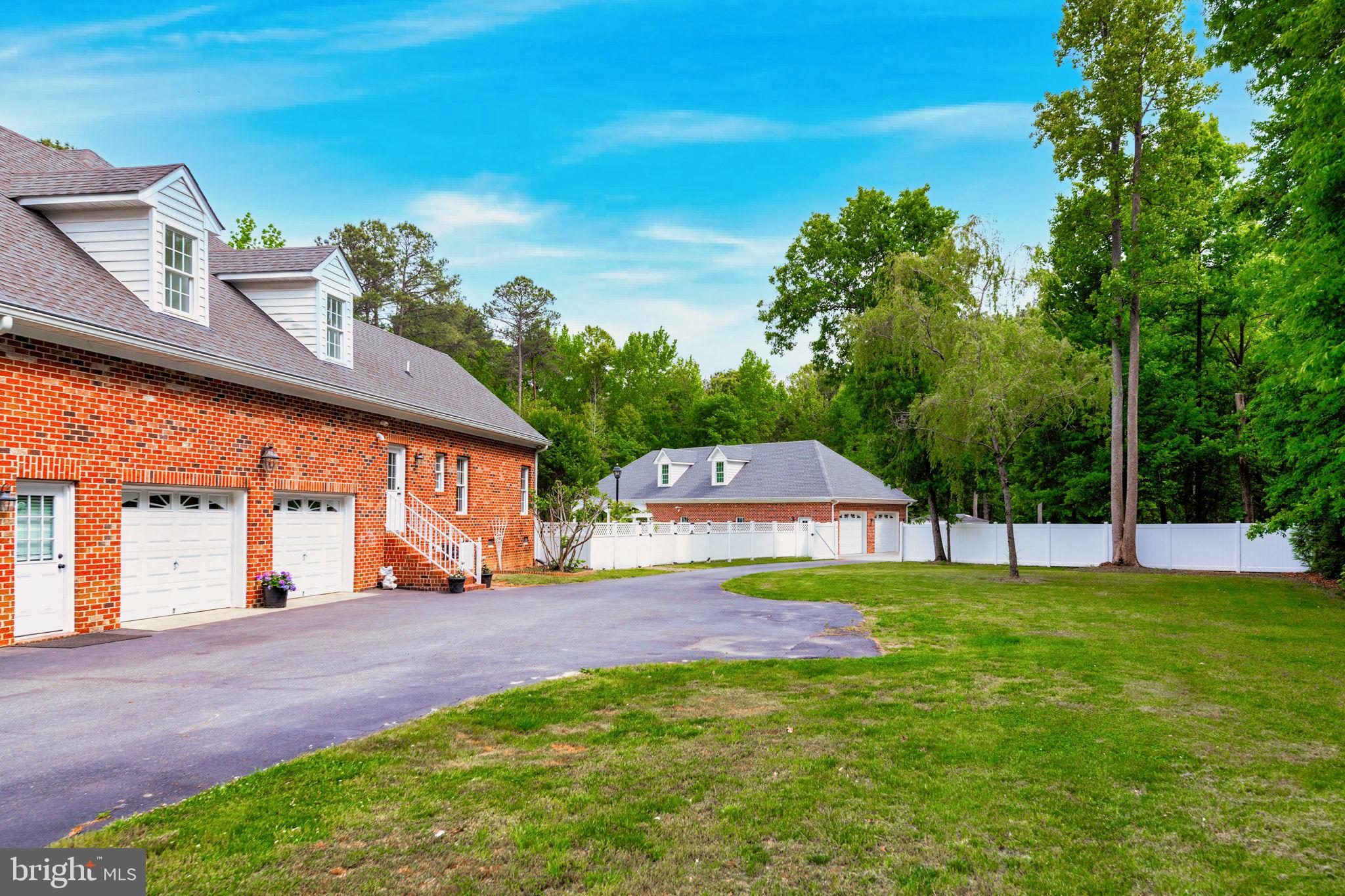 11029 BROOKHOLLOW DRIVE