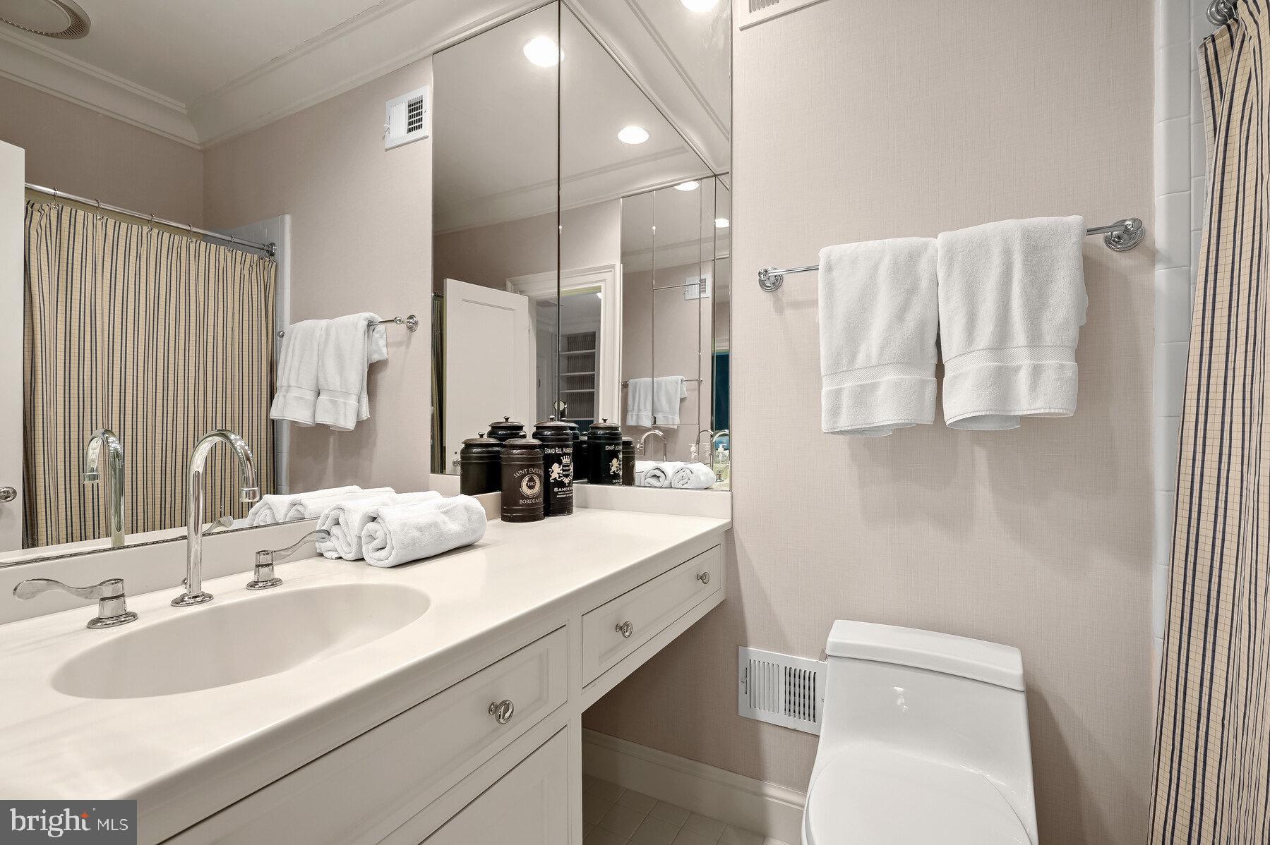 BRADLEY HILLS GROVE - Residential