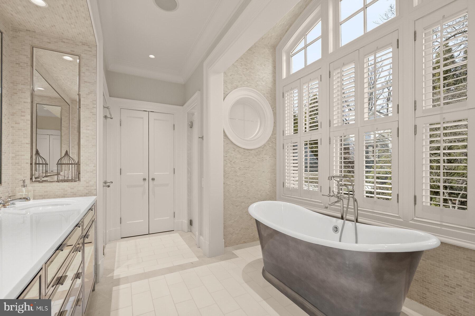 BRADLEY HILLS GROVE - Residential