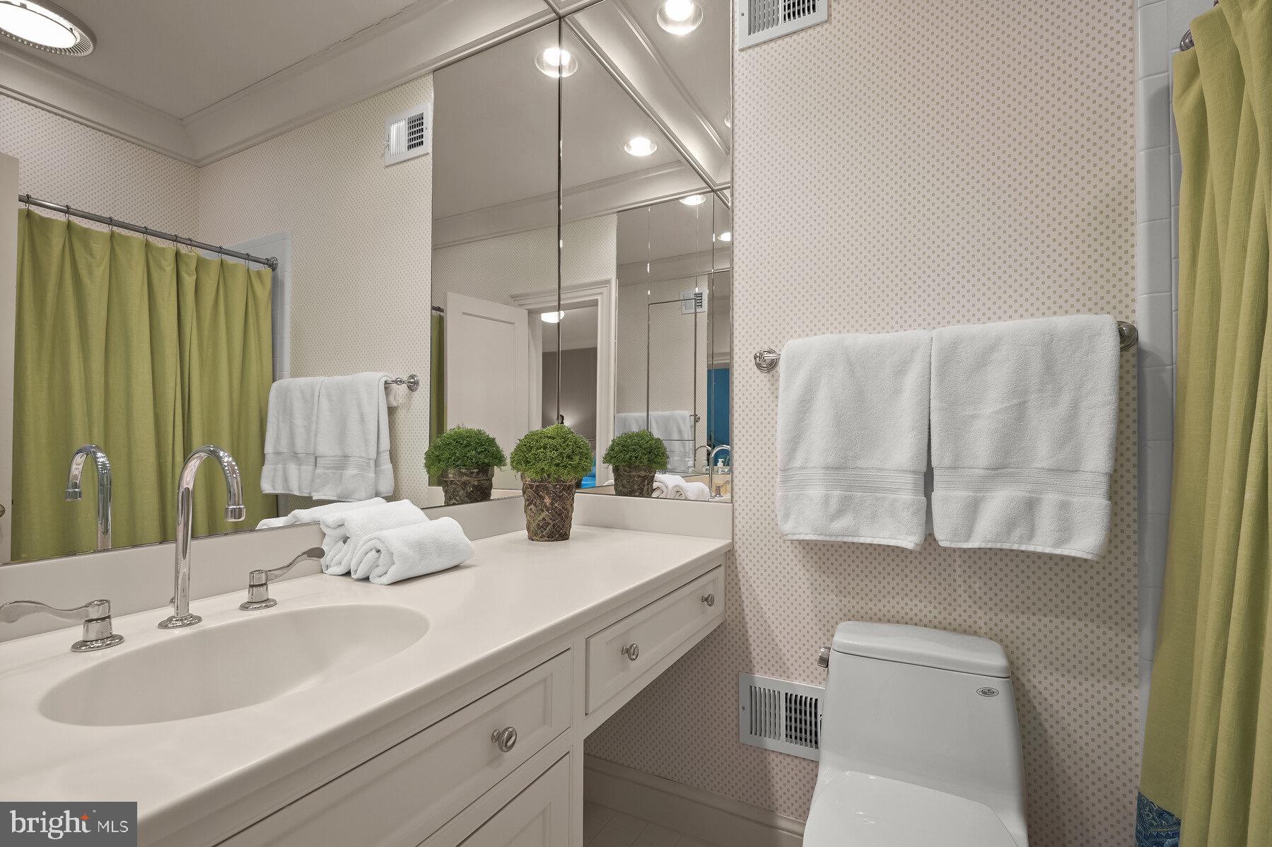 BRADLEY HILLS GROVE - Residential