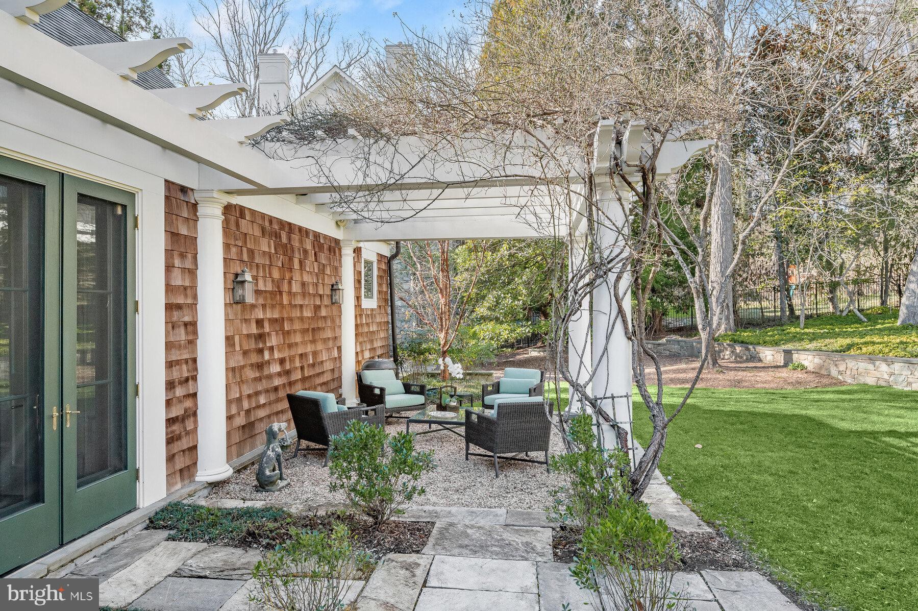 BRADLEY HILLS GROVE - Residential