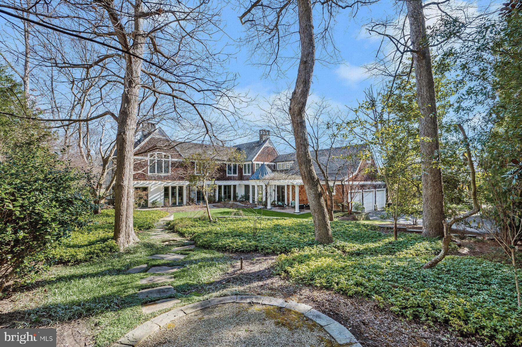 BRADLEY HILLS GROVE - Residential