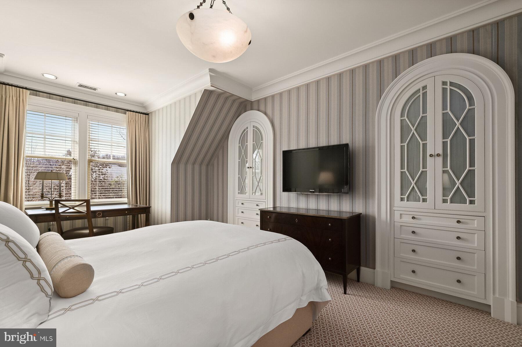 BRADLEY HILLS GROVE - Residential