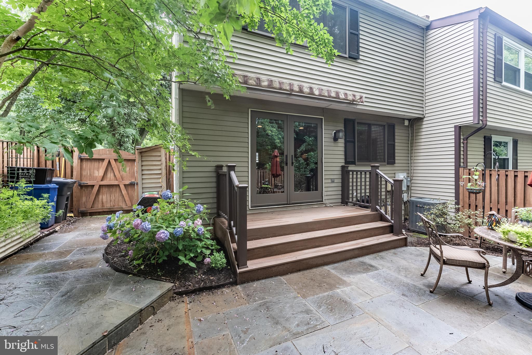 7414 GOLDEN HORSESHOE COURT