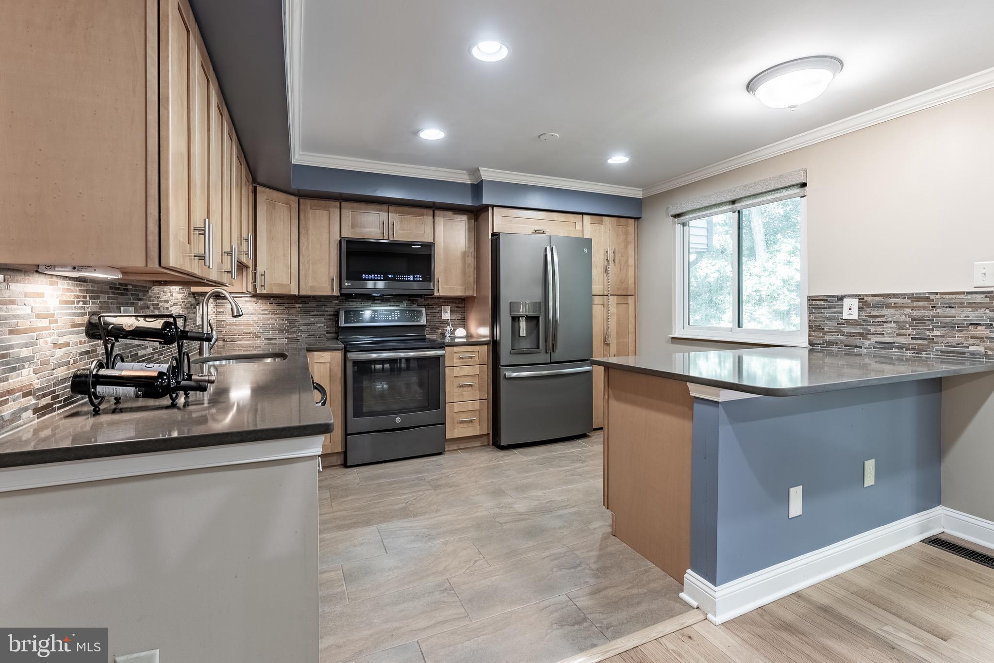 7414 GOLDEN HORSESHOE COURT