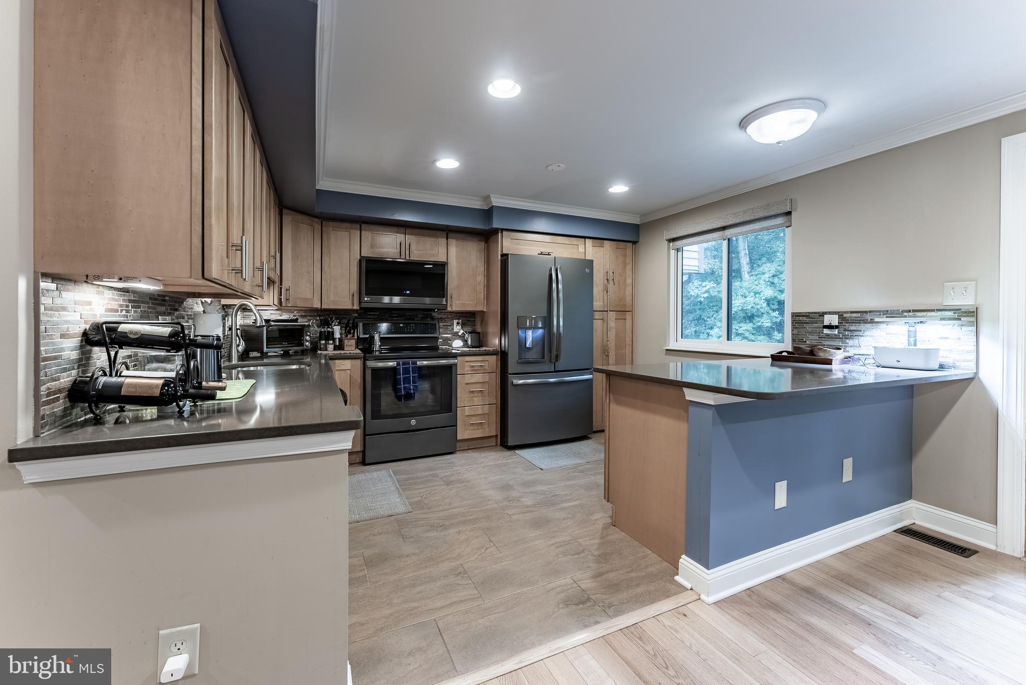 7414 GOLDEN HORSESHOE COURT