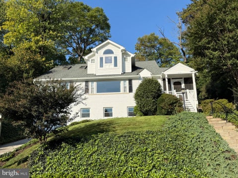 Photo of 802 Parkway Terrace, ALEXANDRIA, VA 22302 (MLS # VAAX2067288)
