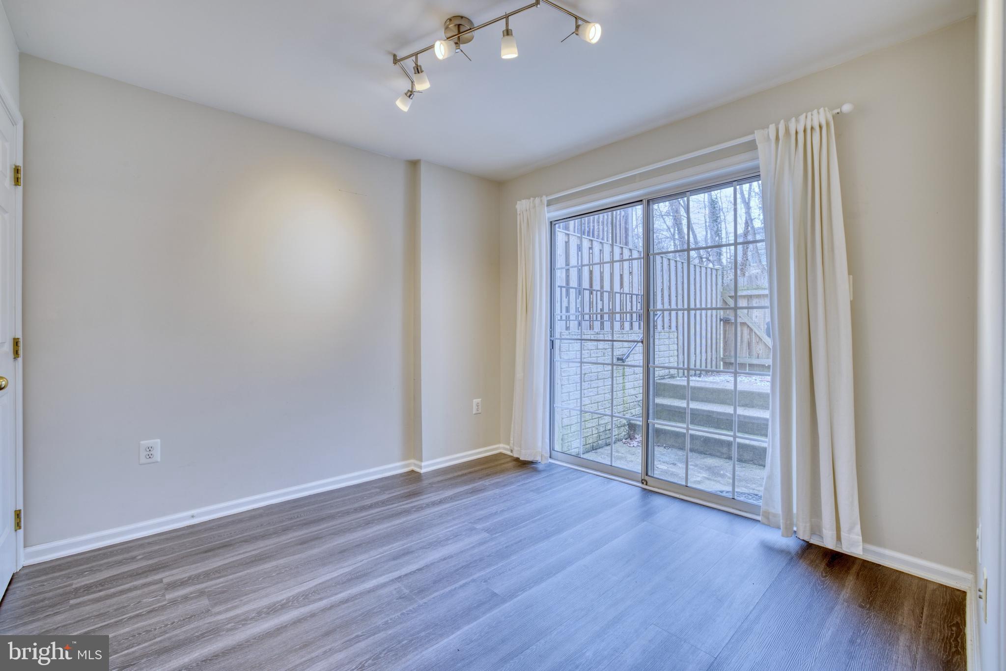 GOVERNORS GROVE - Residential Lease