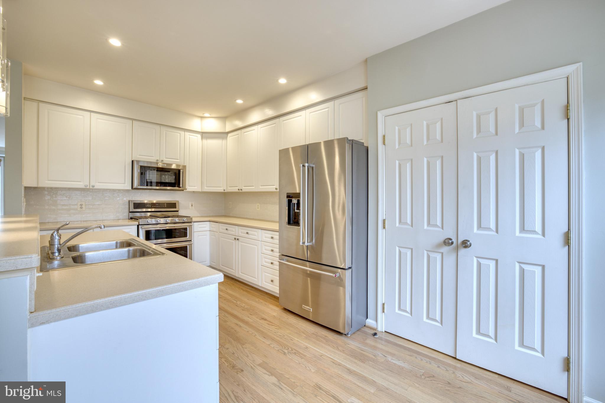 GOVERNORS GROVE - Residential Lease