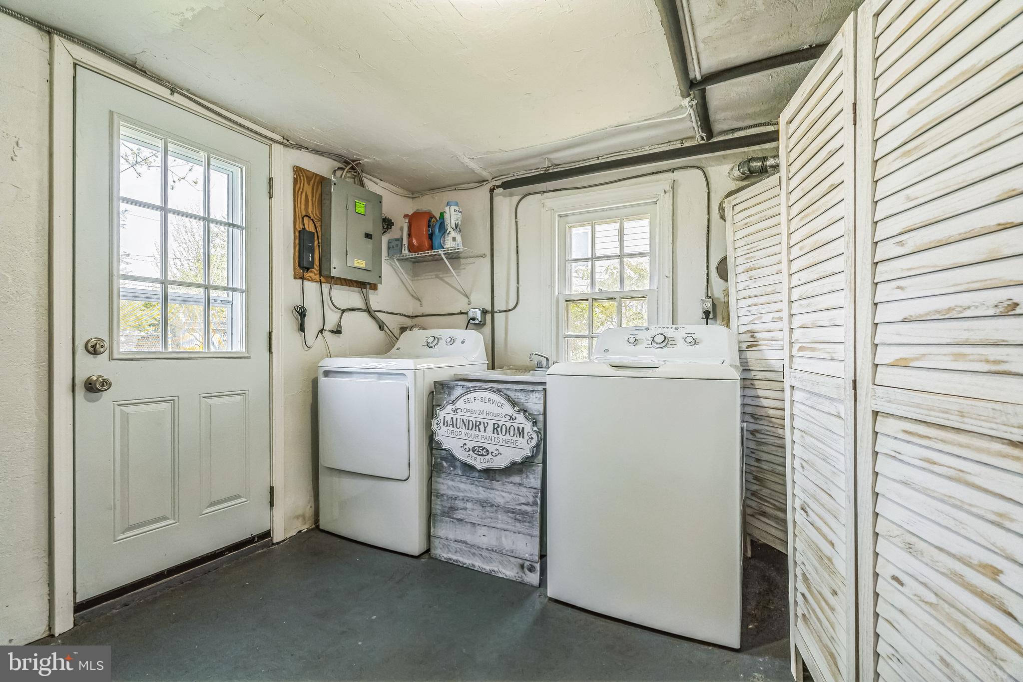 ROSLYN - Residential Lease