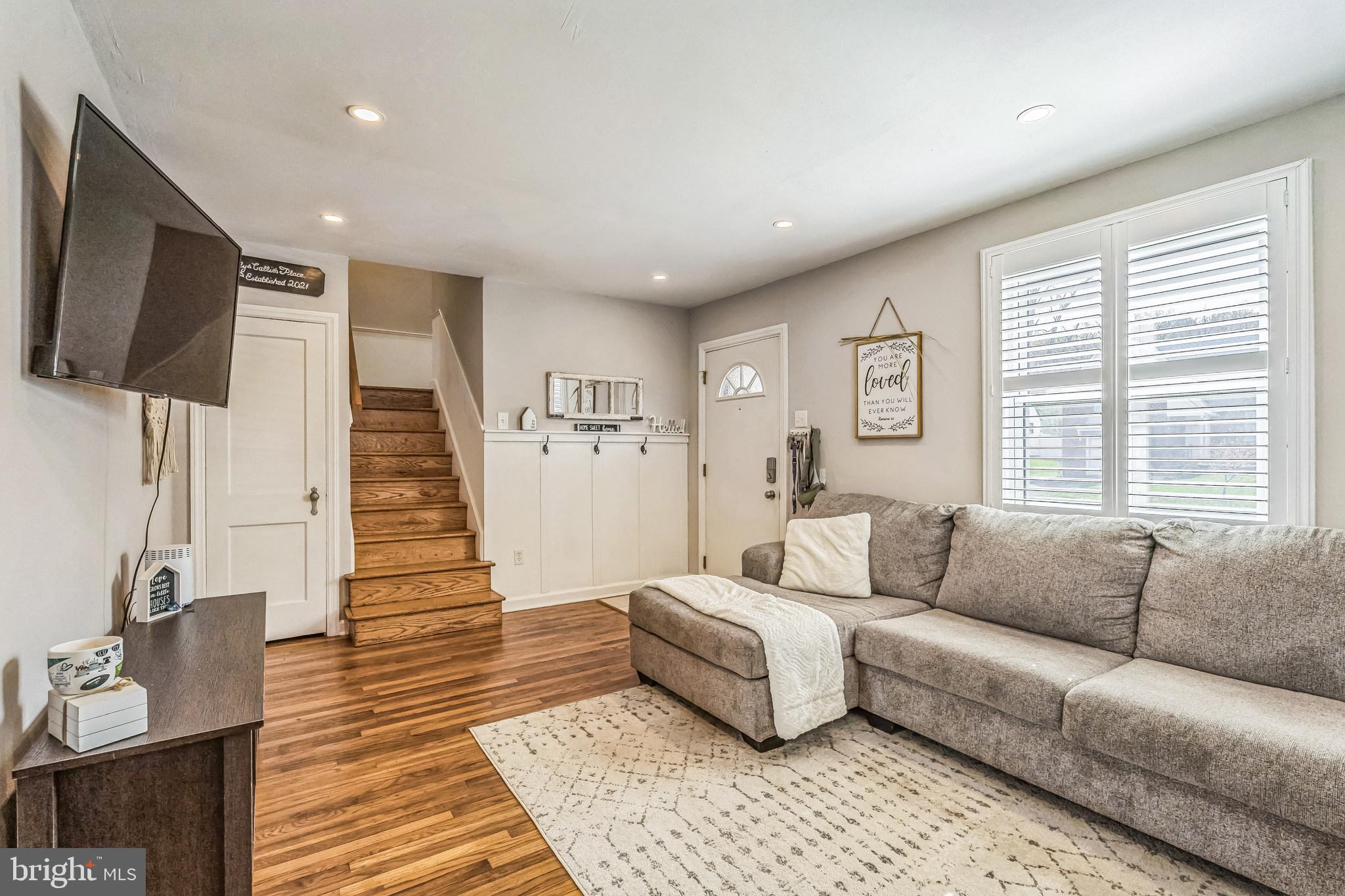 ROSLYN - Residential Lease