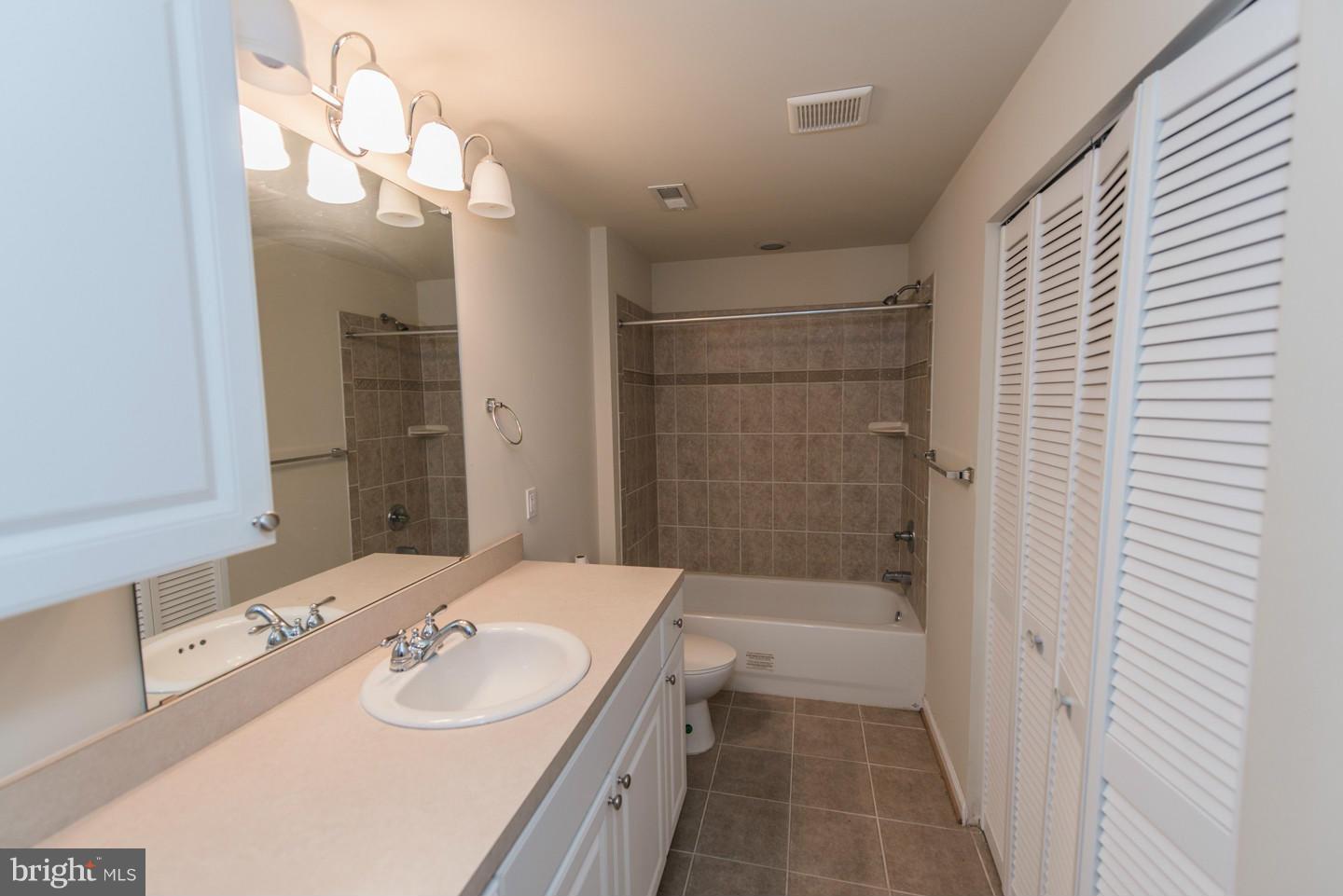 INWOOD MEADOWS - Residential Lease