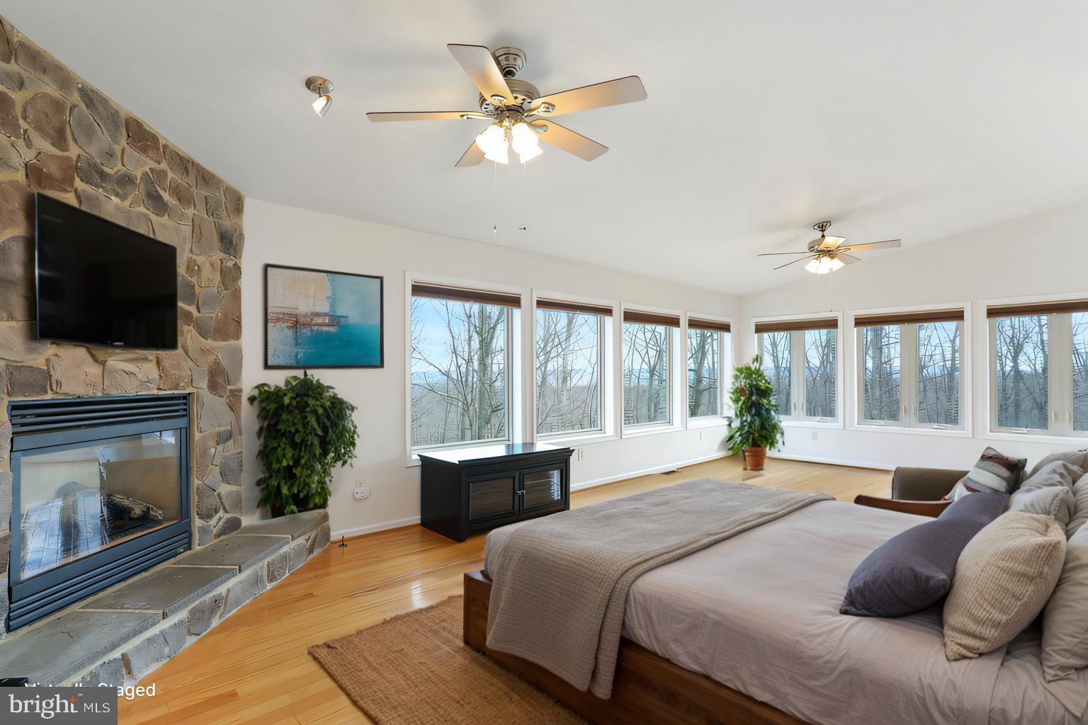 THE WOODS - Residential