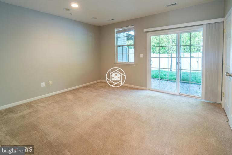 BALLENGER CREEK CENTER POND - Residential Lease