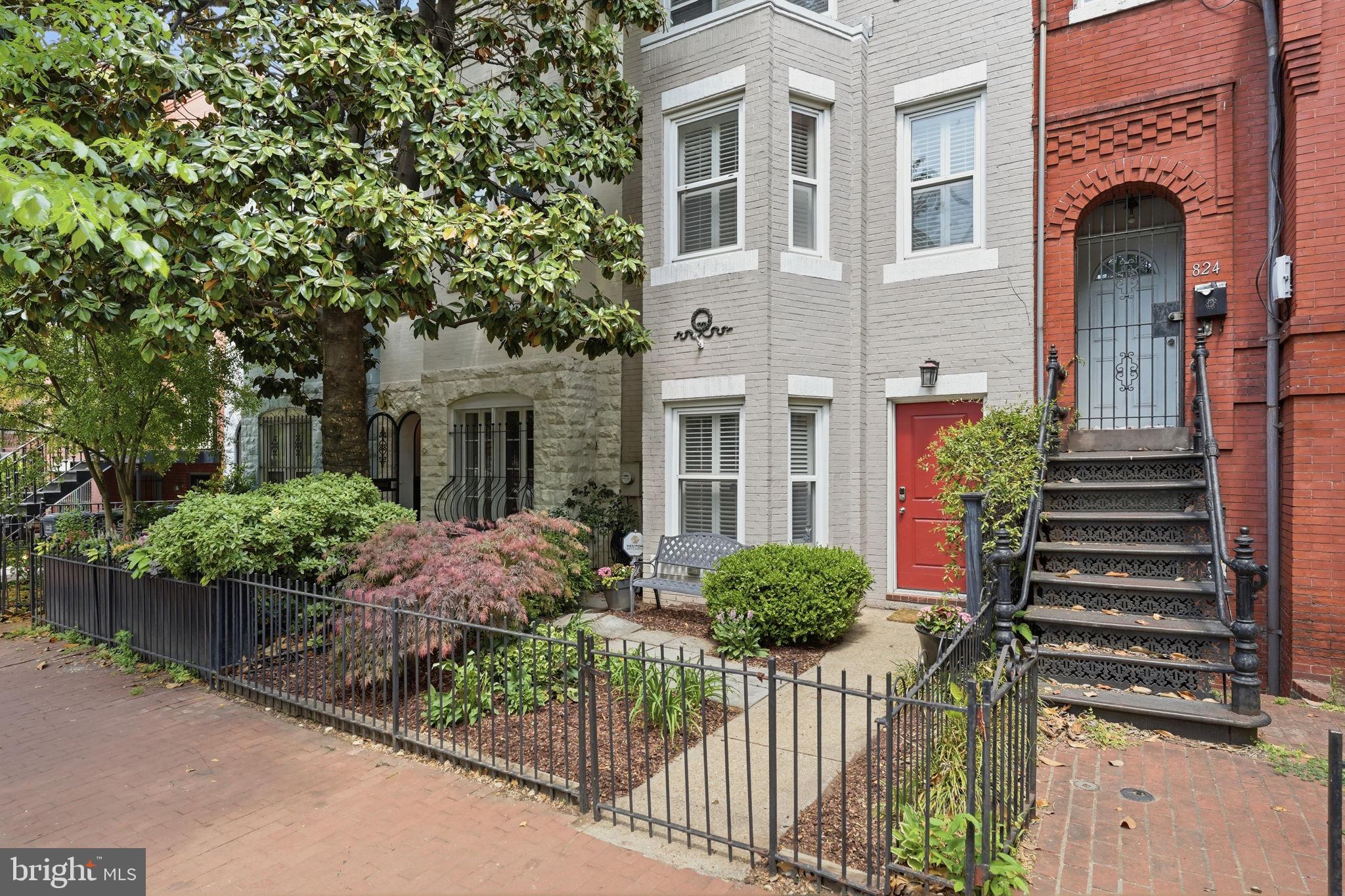 822 CONSTITUTION AVENUE NE