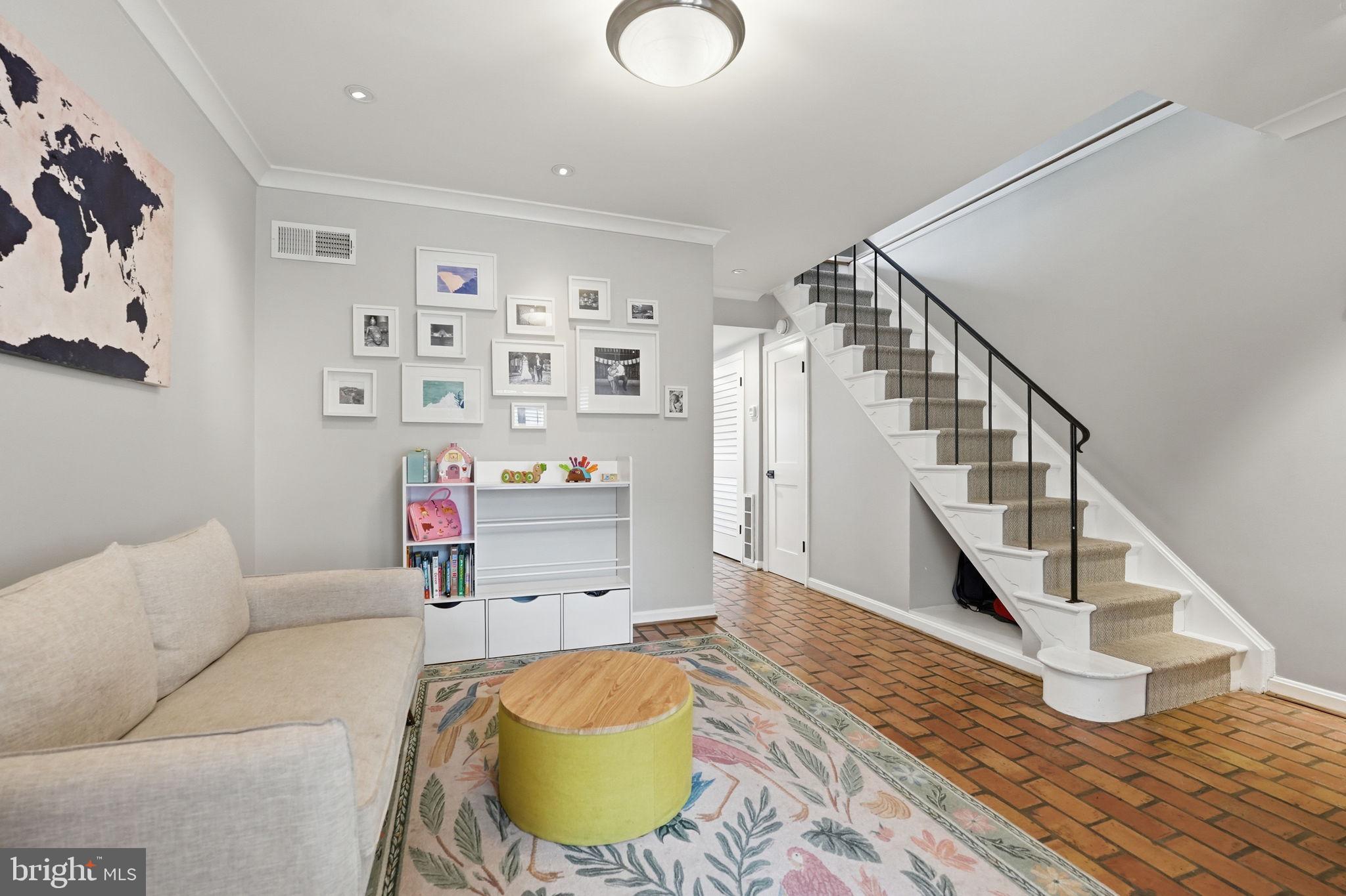 822 CONSTITUTION AVENUE NE