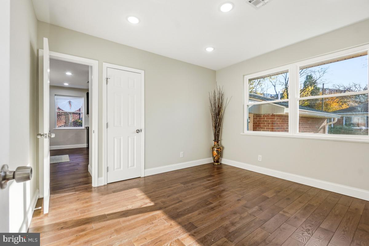 WOODSIDE PARK - Residential