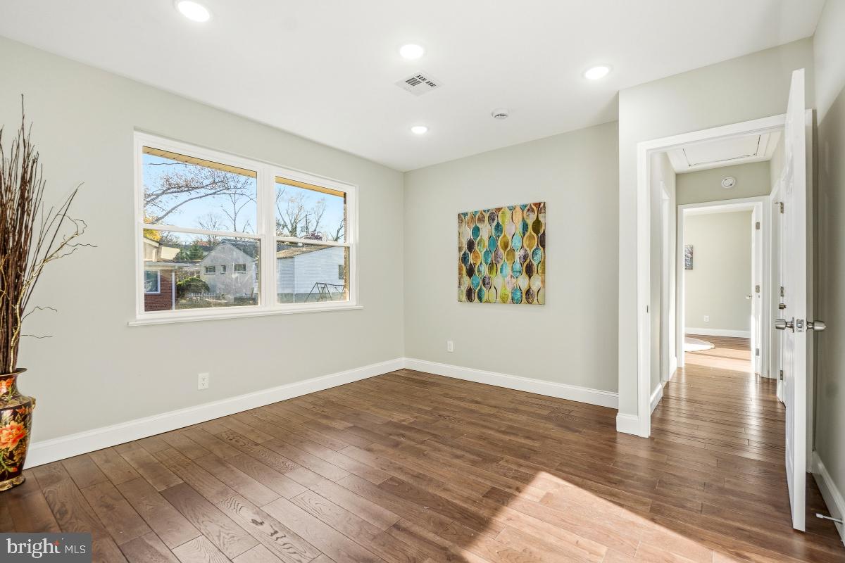 WOODSIDE PARK - Residential