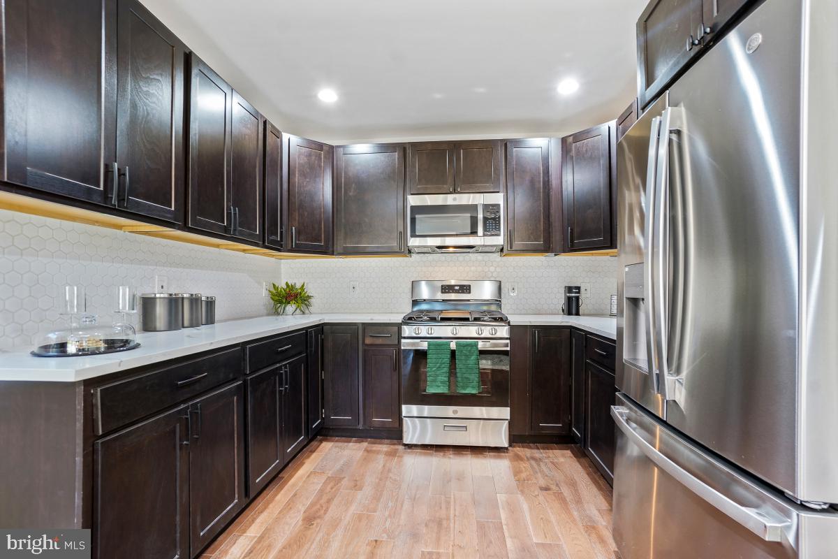 WOODSIDE PARK - Residential