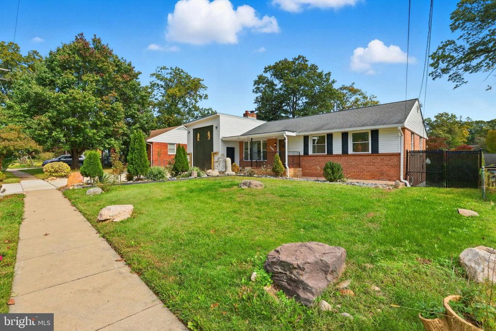 Photo of 6205 85th Place, HYATTSVILLE, MD 20784 (MLS # MDPG2180322)