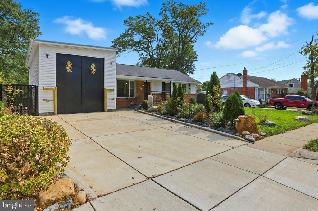 Photo of 6205 85th Place, HYATTSVILLE, MD 20784 (MLS # MDPG2180322)