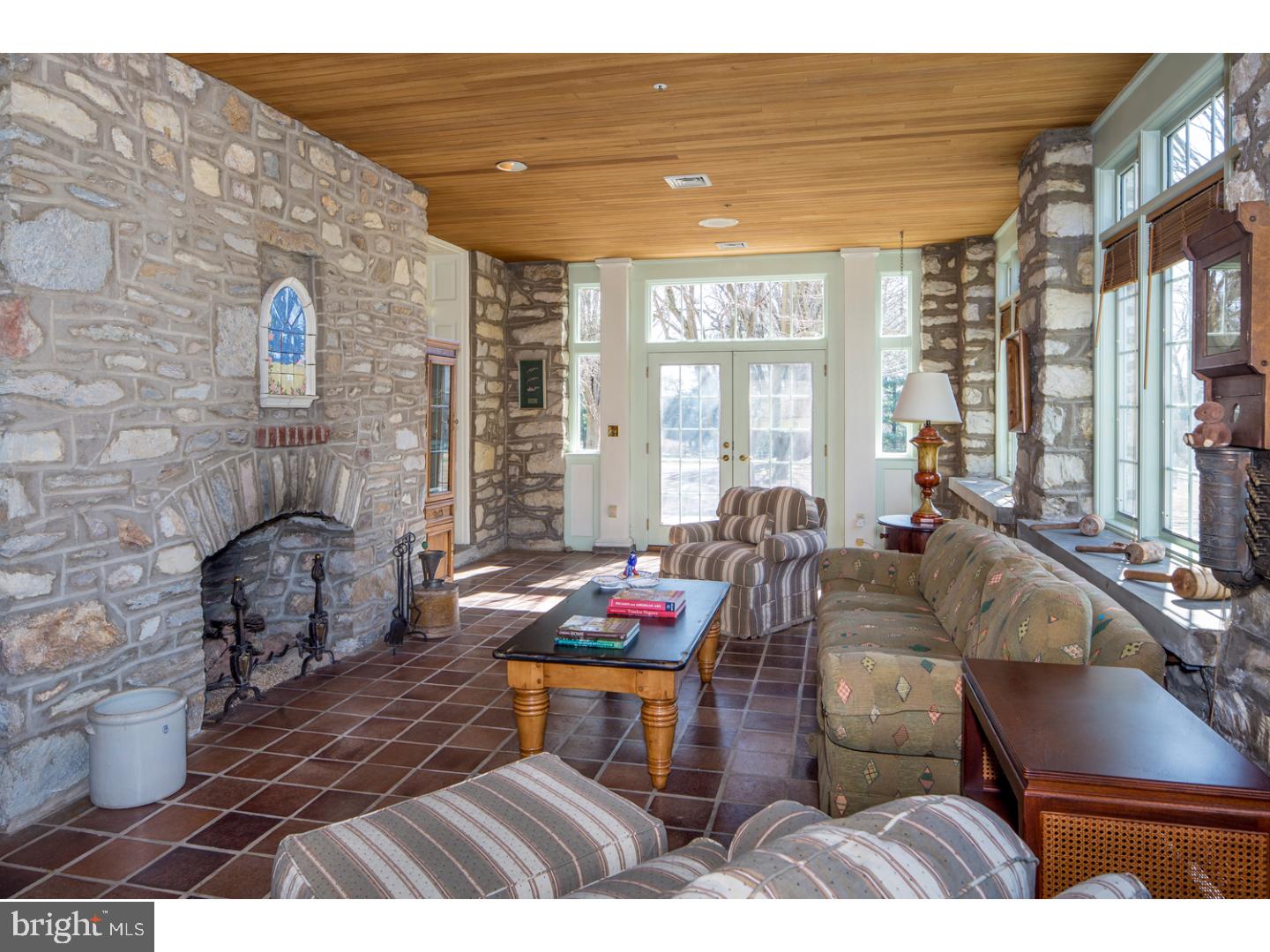 COUNTRY CLUB ESTS - Residential