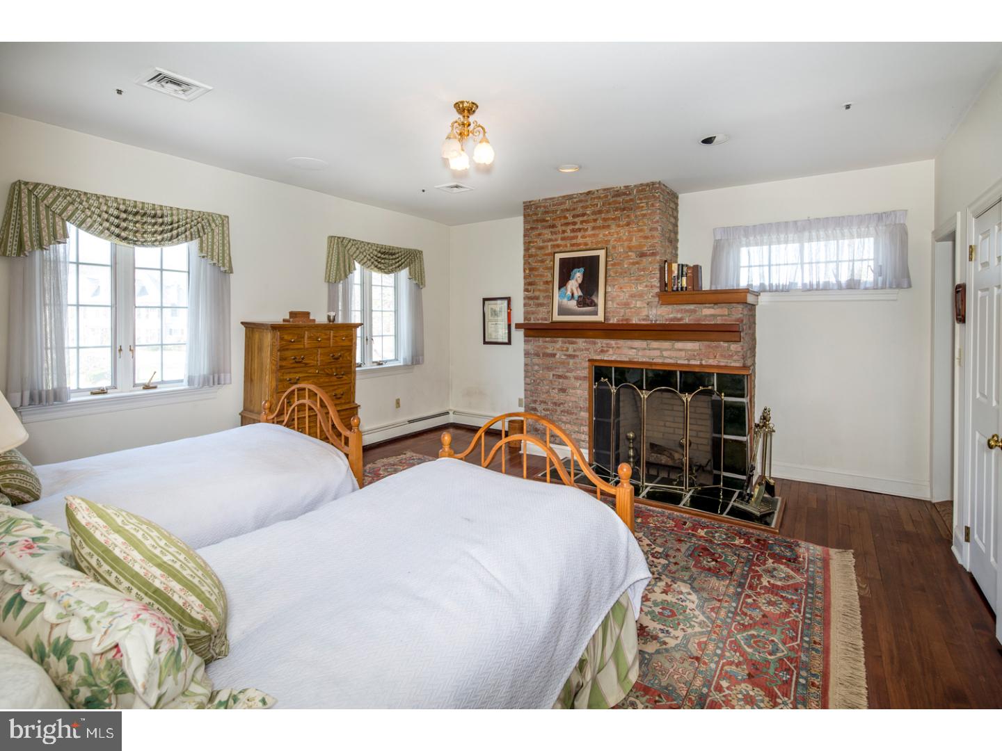 COUNTRY CLUB ESTS - Residential