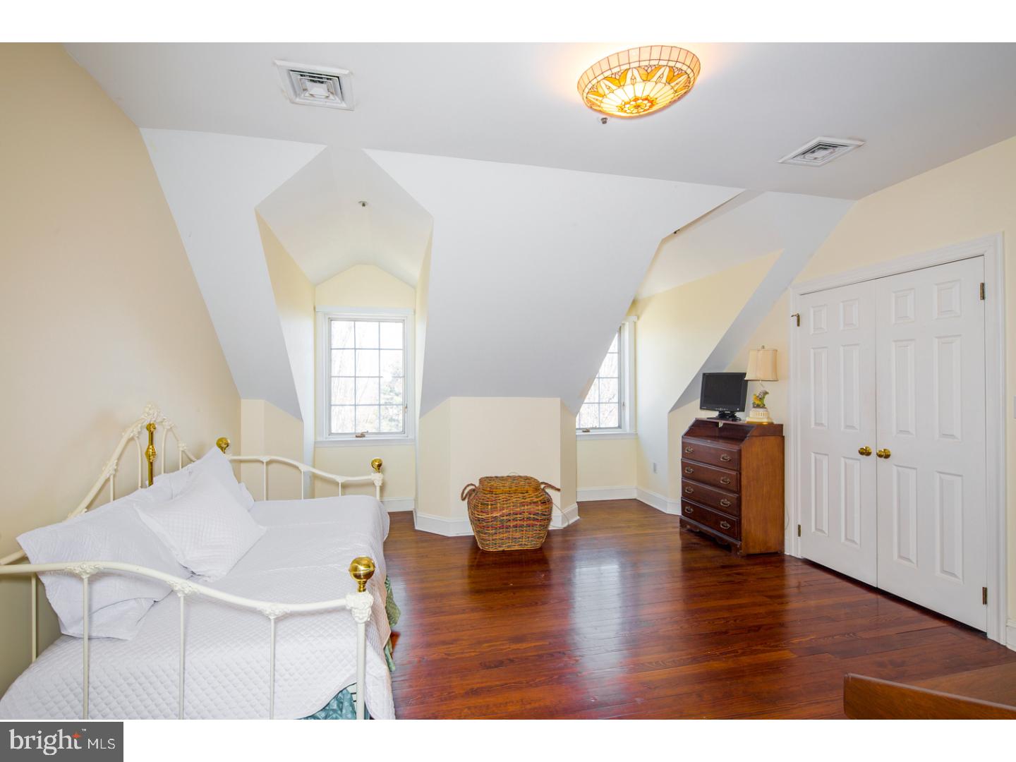 COUNTRY CLUB ESTS - Residential